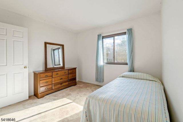 5 Lily Ct, Edison Twp., NJ 08820