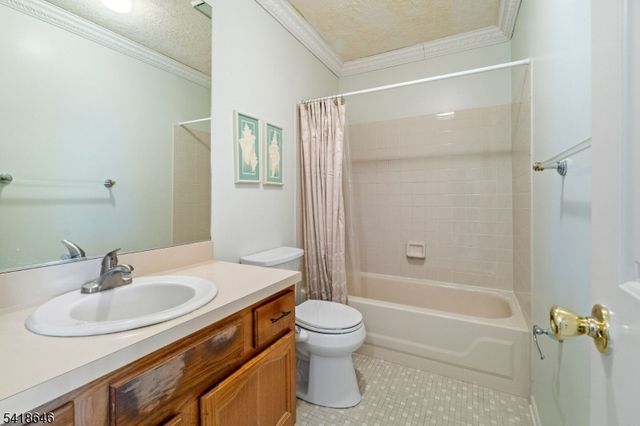 5 Lily Ct, Edison Twp., NJ 08820