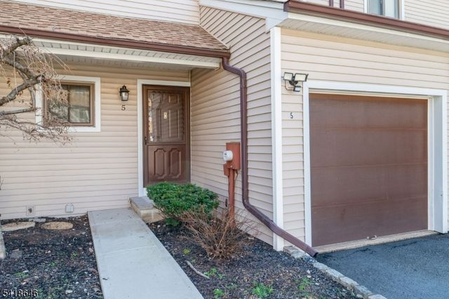 5 Lily Ct, Edison Twp., NJ 08820