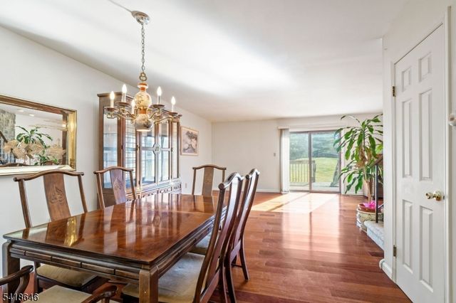 5 Lily Ct, Edison Twp., NJ 08820