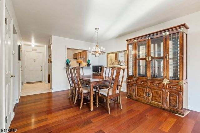 5 Lily Ct, Edison Twp., NJ 08820