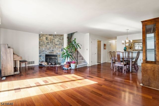 5 Lily Ct, Edison Twp., NJ 08820