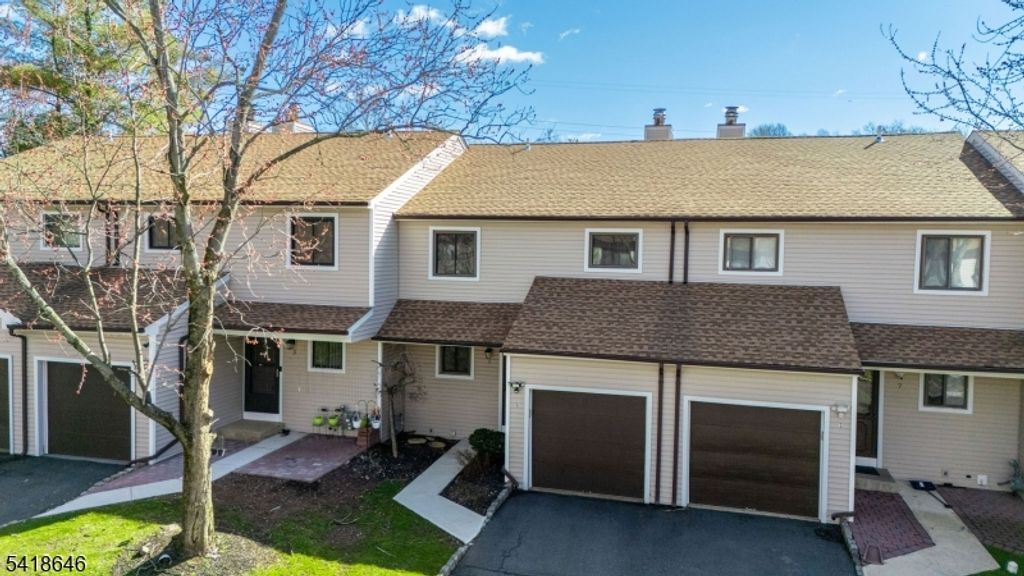 5 Lily Ct, Edison Twp., NJ 08820