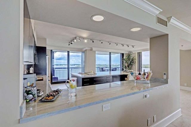 5380 N Ocean Drive 11j, Riviera Beach, FL 33404