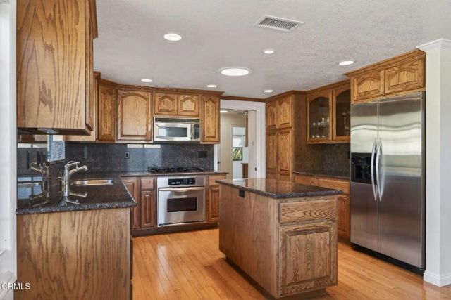 6390 San Como Lane, Camarillo, CA 93012