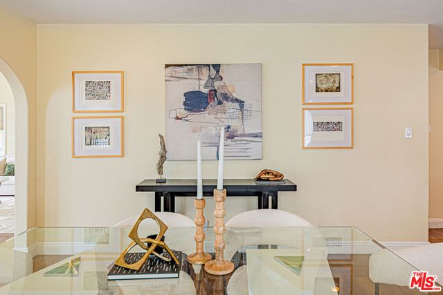 1042 3rd Avenue, Los Angeles, CA 90019