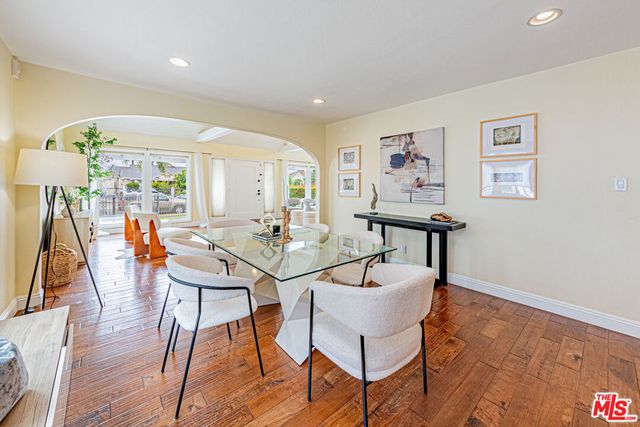 1042 3rd Avenue, Los Angeles, CA 90019