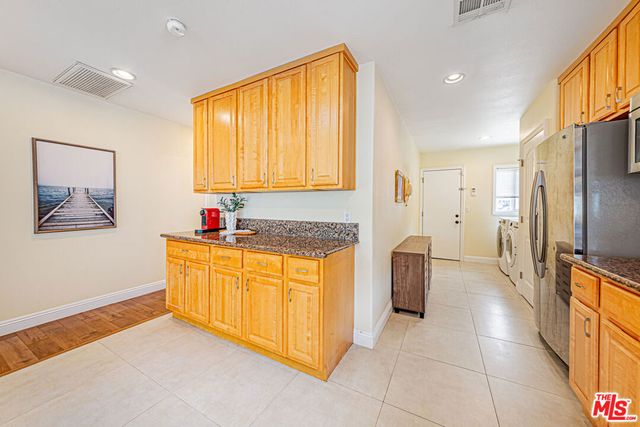 1042 3rd Avenue, Los Angeles, CA 90019