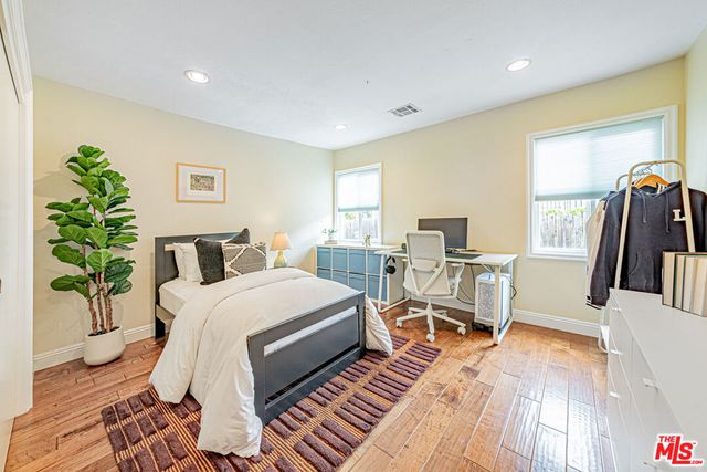 1042 3rd Avenue, Los Angeles, CA 90019