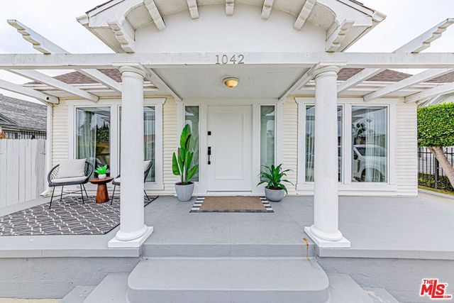 1042 3rd Avenue, Los Angeles, CA 90019