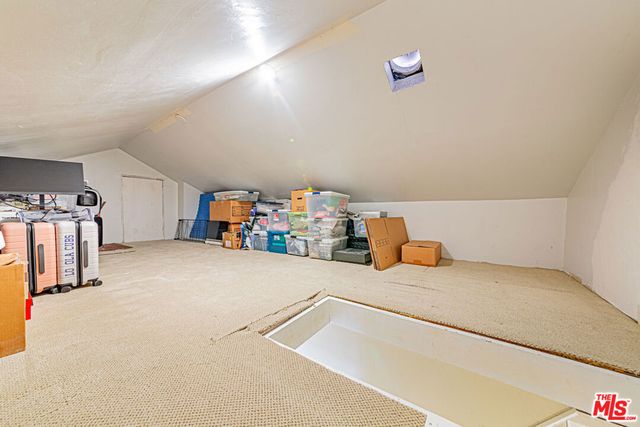 1042 3rd Avenue, Los Angeles, CA 90019