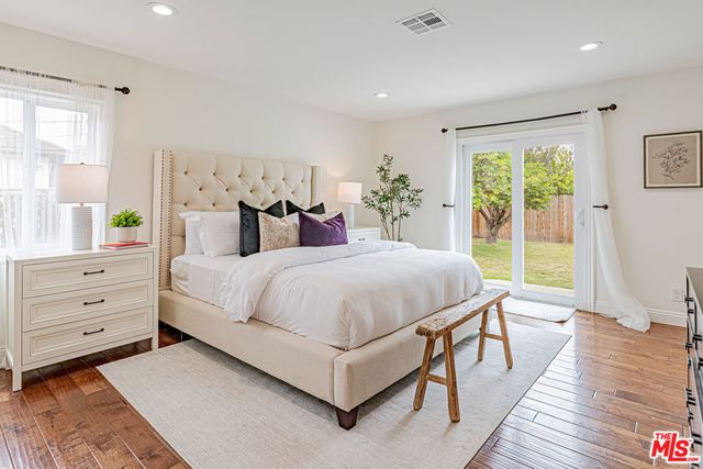 1042 3rd Avenue, Los Angeles, CA 90019