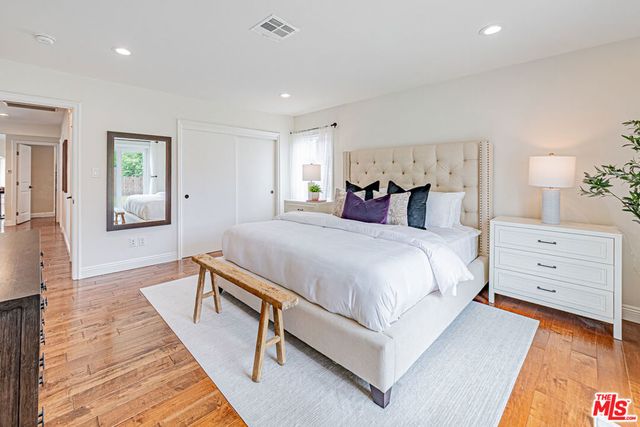 1042 3rd Avenue, Los Angeles, CA 90019