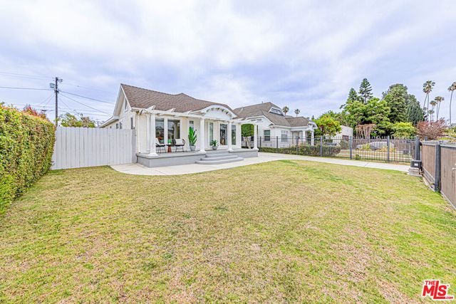 1042 3rd Avenue, Los Angeles, CA 90019
