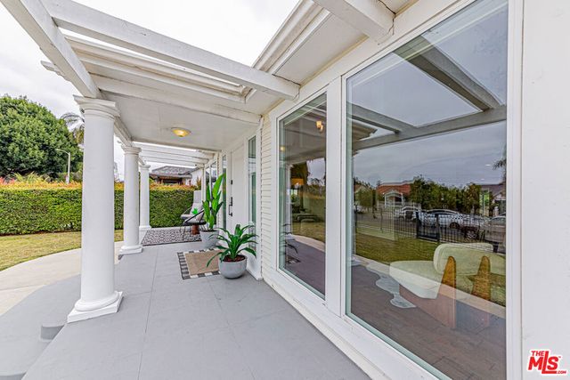 1042 3rd Avenue, Los Angeles, CA 90019