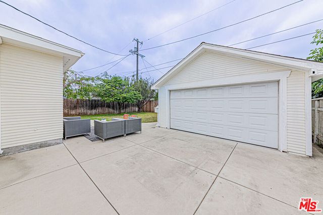 1042 3rd Avenue, Los Angeles, CA 90019