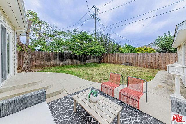 1042 3rd Avenue, Los Angeles, CA 90019