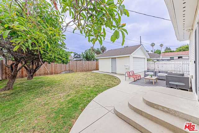 1042 3rd Avenue, Los Angeles, CA 90019
