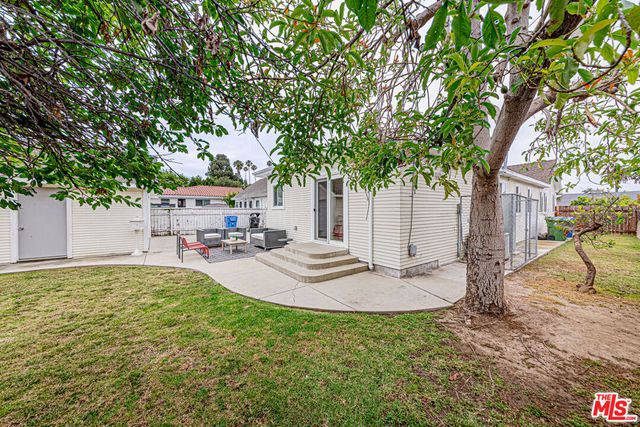 1042 3rd Avenue, Los Angeles, CA 90019
