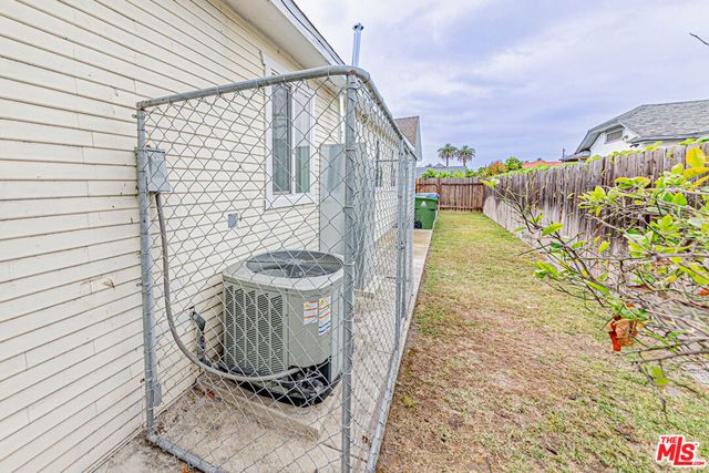 1042 3rd Avenue, Los Angeles, CA 90019