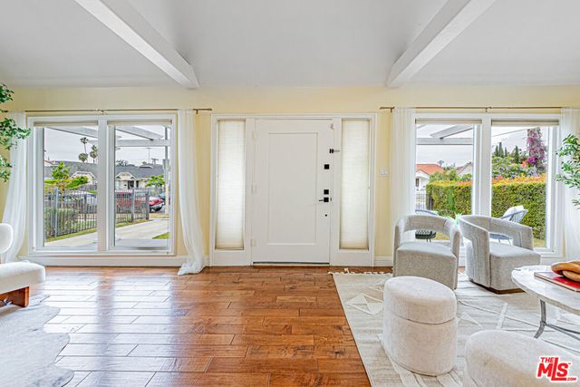 1042 3rd Avenue, Los Angeles, CA 90019