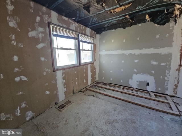 81 MILL ST, Penns Grove, NJ 08069