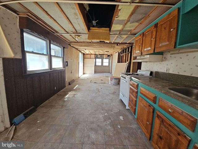 81 MILL ST, Penns Grove, NJ 08069