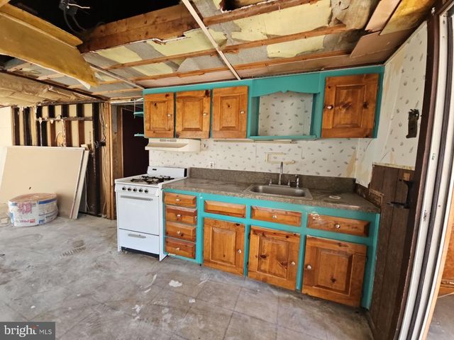 81 MILL ST, Penns Grove, NJ 08069
