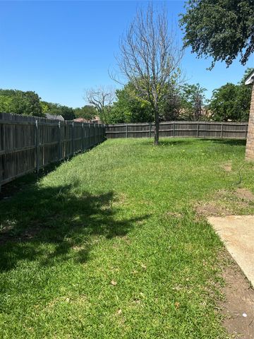 2101 Pennington Drive, Arlington, TX 76014