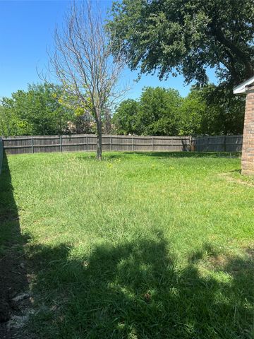 2101 Pennington Drive, Arlington, TX 76014