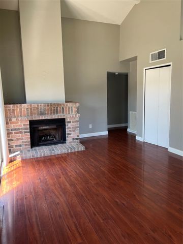 2101 Pennington Drive, Arlington, TX 76014