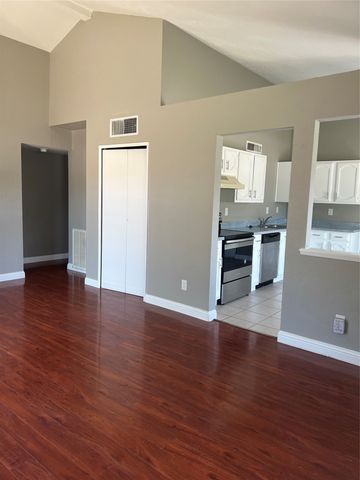 2101 Pennington Drive, Arlington, TX 76014