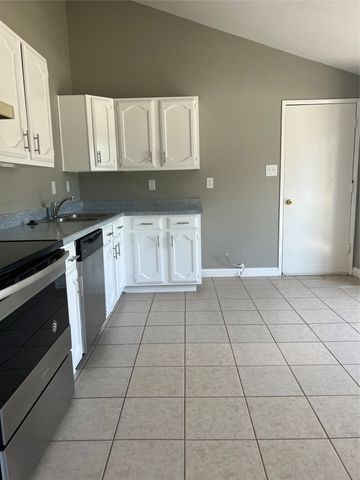 2101 Pennington Drive, Arlington, TX 76014