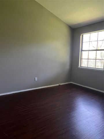 2101 Pennington Drive, Arlington, TX 76014