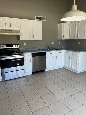 2101 Pennington Drive, Arlington, TX 76014