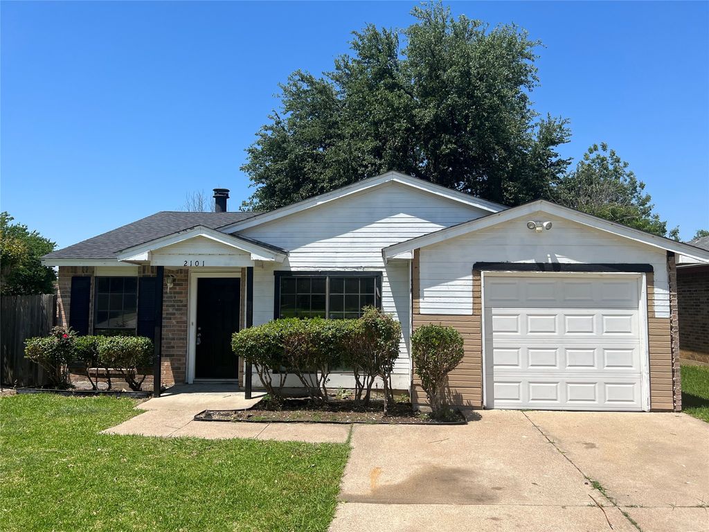 2101 Pennington Drive, Arlington, TX 76014