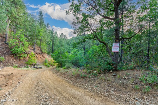 8475 S BREEZY PINE Road, Mayer, AZ 86333