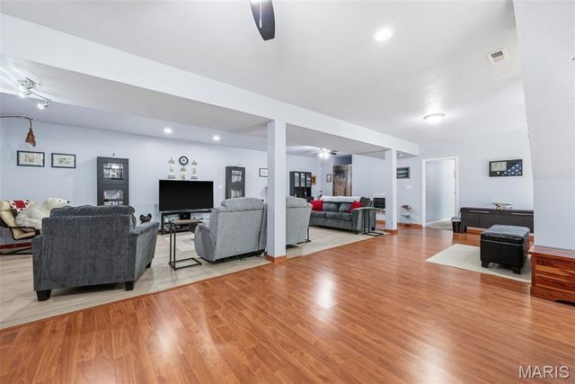 6042 Richmond Drive, Hillsboro, MO 63050