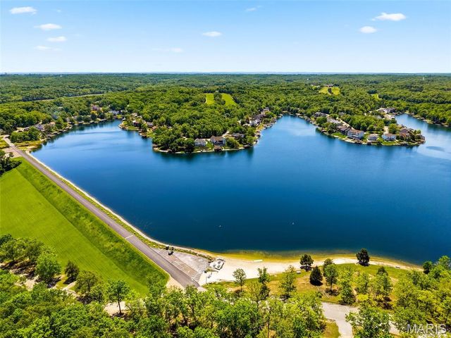 6042 Richmond Drive, Hillsboro, MO 63050