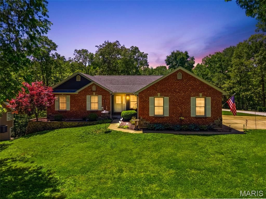 6042 Richmond Drive, Hillsboro, MO 63050
