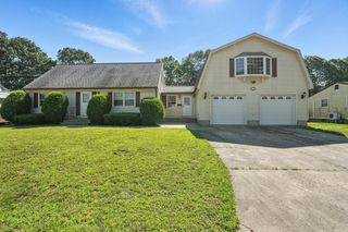 112 Casey Dr, Chicopee, MA 01020