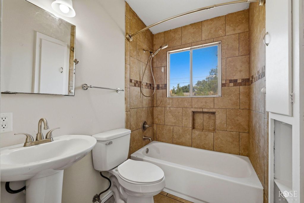 Image 15 of property listing at 2105 S A & M Avenue, San Angelo, TX 76904
