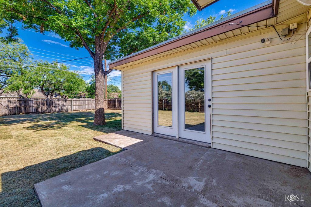 Image 20 of property listing at 2105 S A & M Avenue, San Angelo, TX 76904