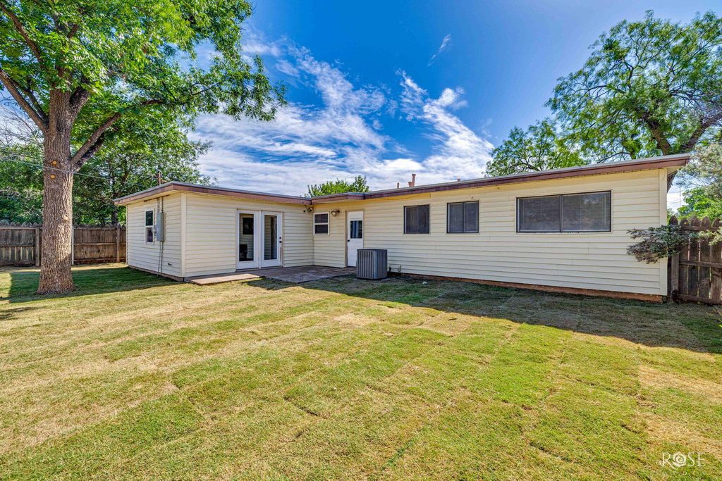 Image 22 of property listing at 2105 S A & M Avenue, San Angelo, TX 76904