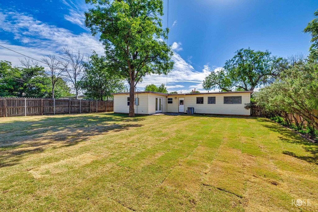 Image 23 of property listing at 2105 S A & M Avenue, San Angelo, TX 76904