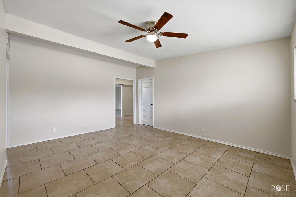 Image 3 of property listing at 2105 S A & M Avenue, San Angelo, TX 76904