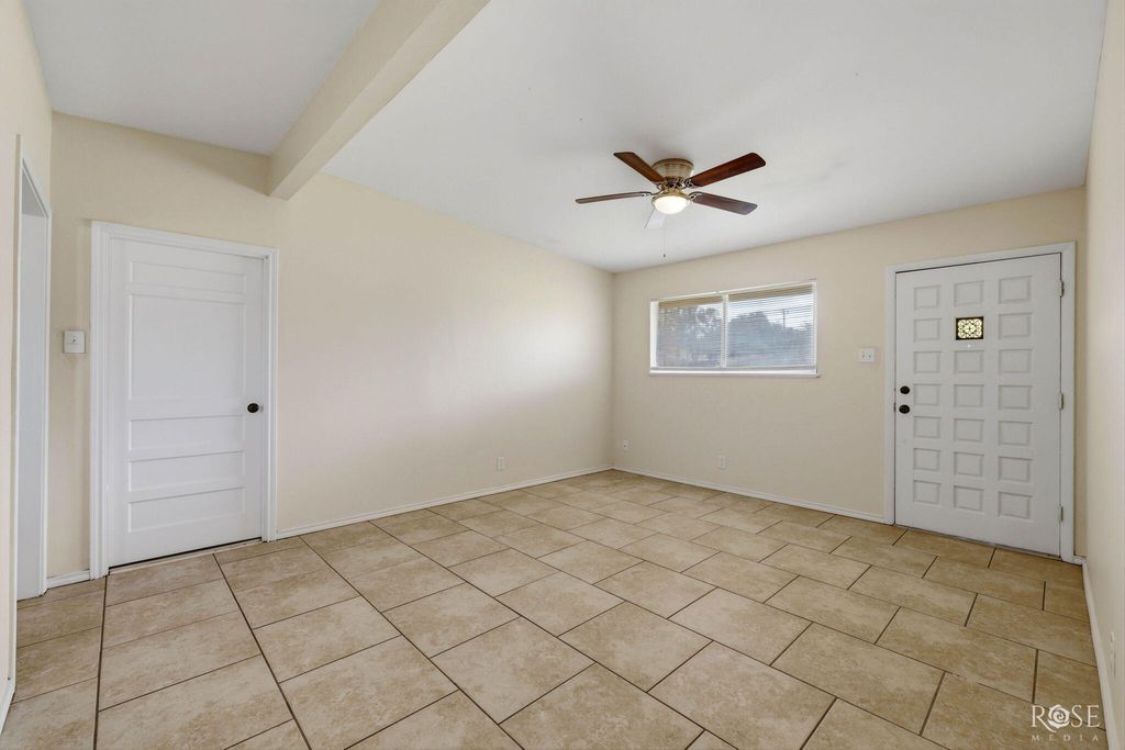 Image 4 of property listing at 2105 S A & M Avenue, San Angelo, TX 76904