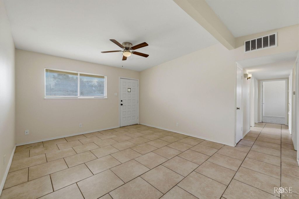 Image 5 of property listing at 2105 S A & M Avenue, San Angelo, TX 76904