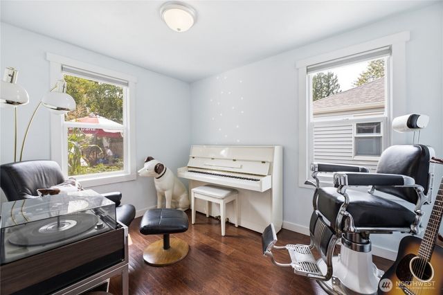 470 Grandey Way NE, Renton, WA 98057