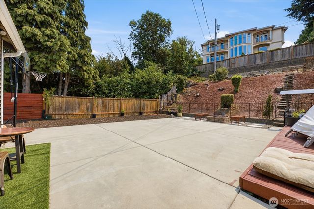 470 Grandey Way NE, Renton, WA 98057